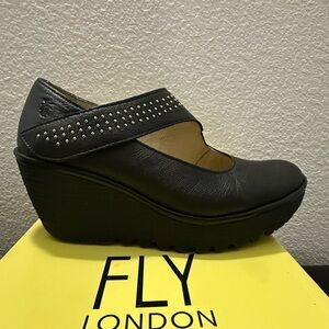 Fly London Women's YAS1682 Fly Stud Mousse Black Wedges EUC Platform Maryjanes